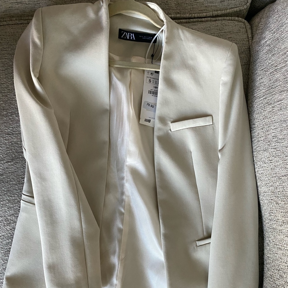 Zara blazer. Never worn. Still has tag